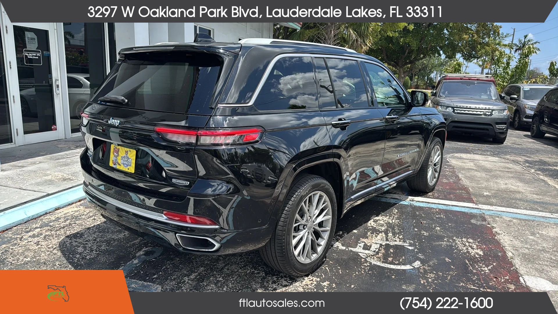 Used 2022 Jeep Grand Cherokee Summit w/ Luxury Tech Group V AWD/4WD image 11