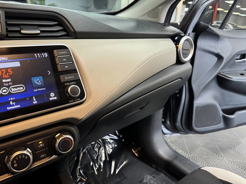 Used 2021 Nissan Versa SV image 29