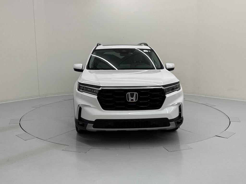 Used 2025 Honda Pilot Touring image 9