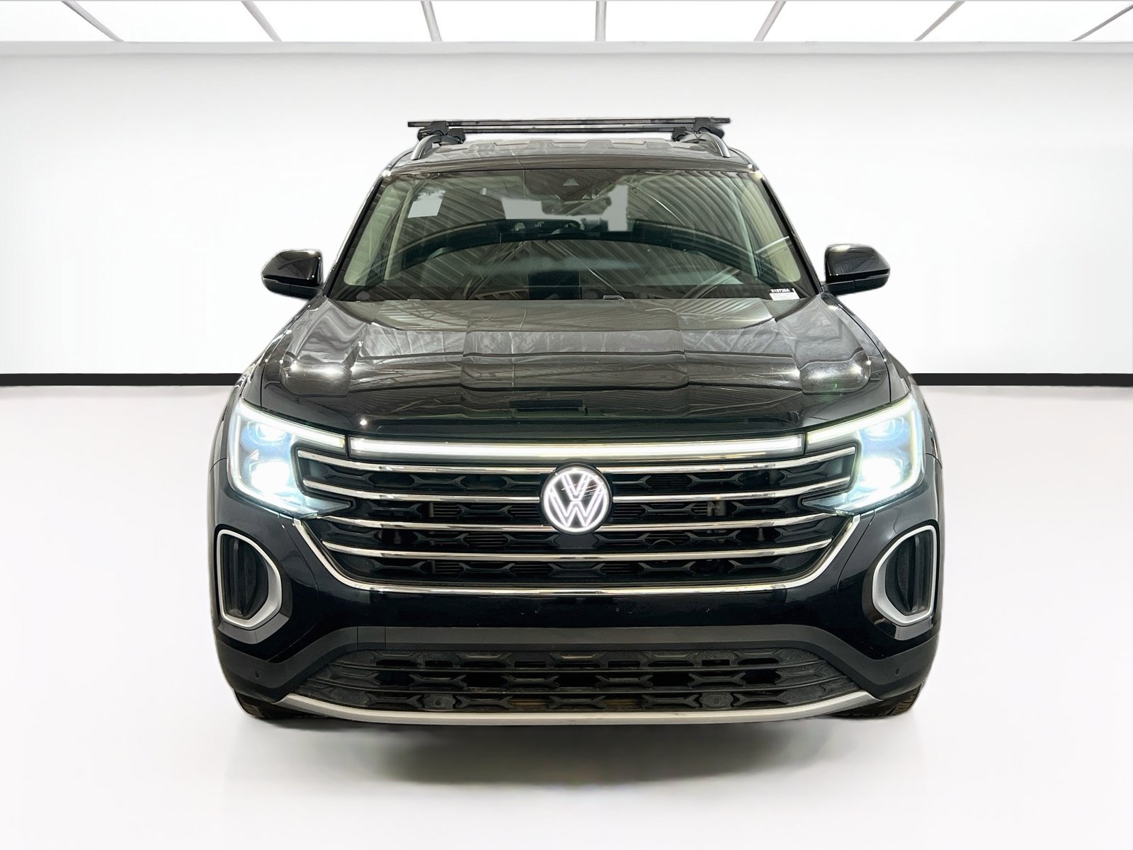 Used 2024 Volkswagen Atlas SE AWD/4WD image 2