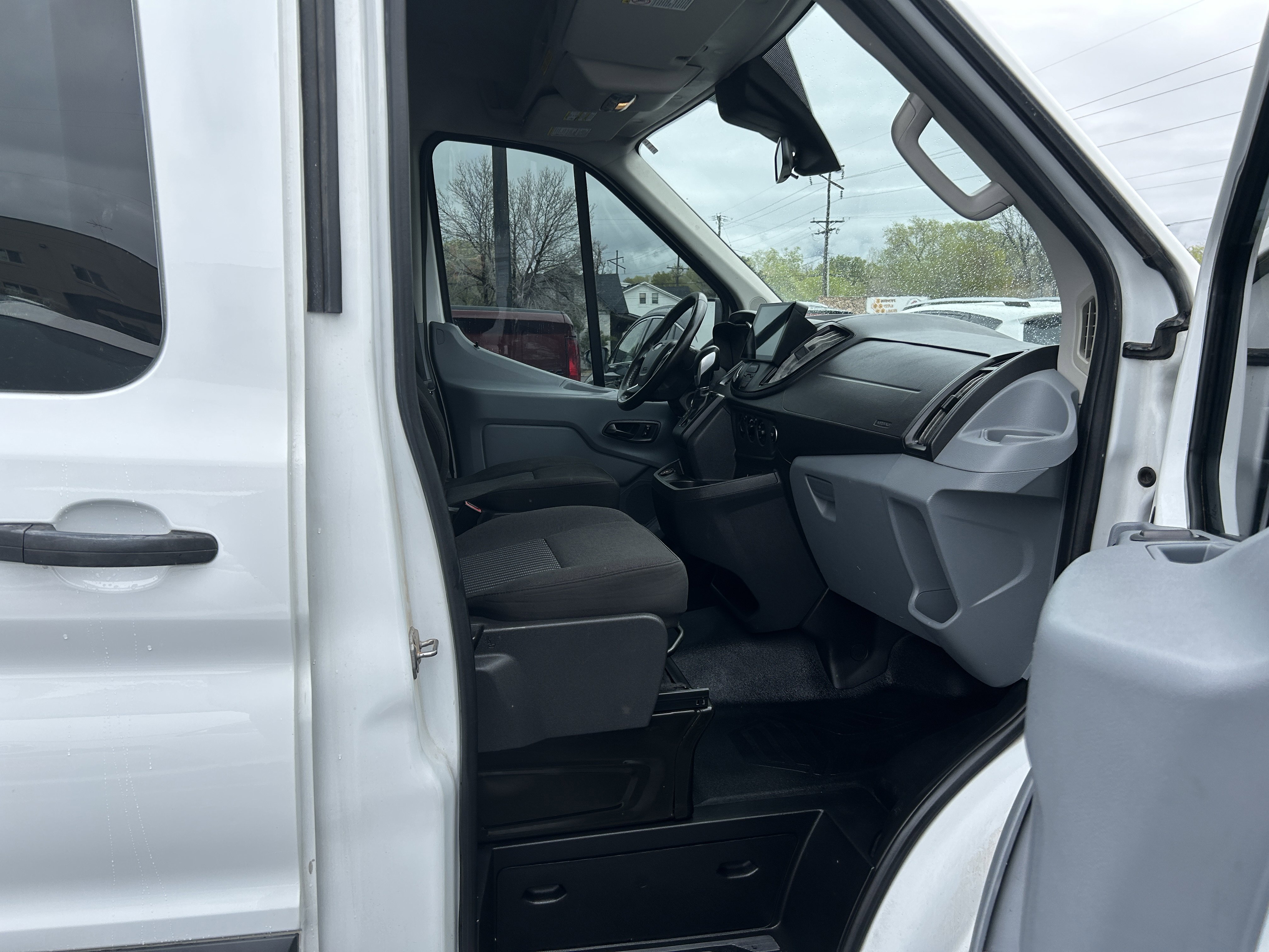 Used 2017 Ford Transit 250 130 Medium Roof RWD image 9