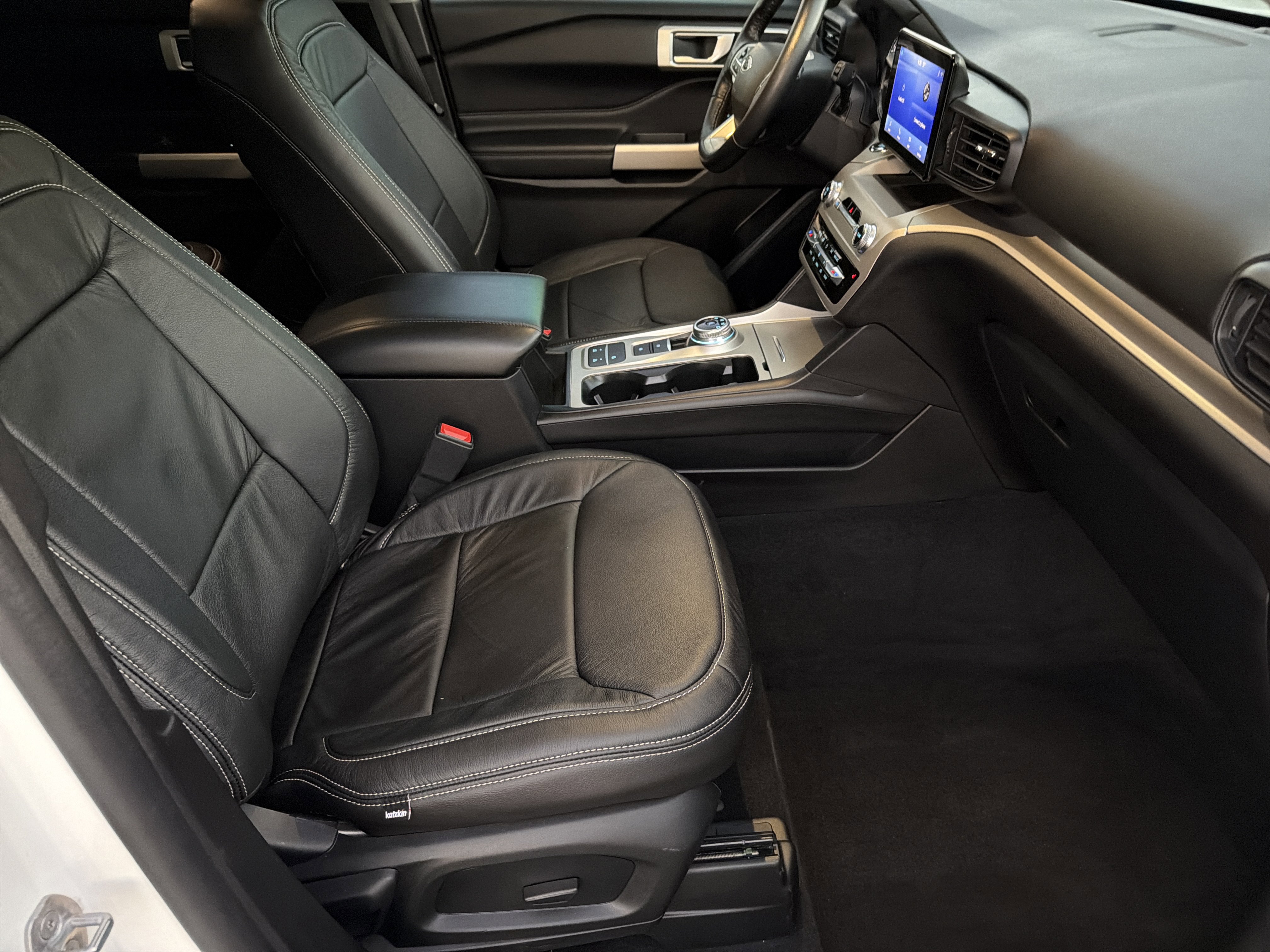 Used 2022 Ford Explorer XLT image 14