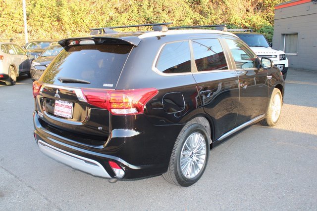 Used 2022 Mitsubishi Outlander LE image 3