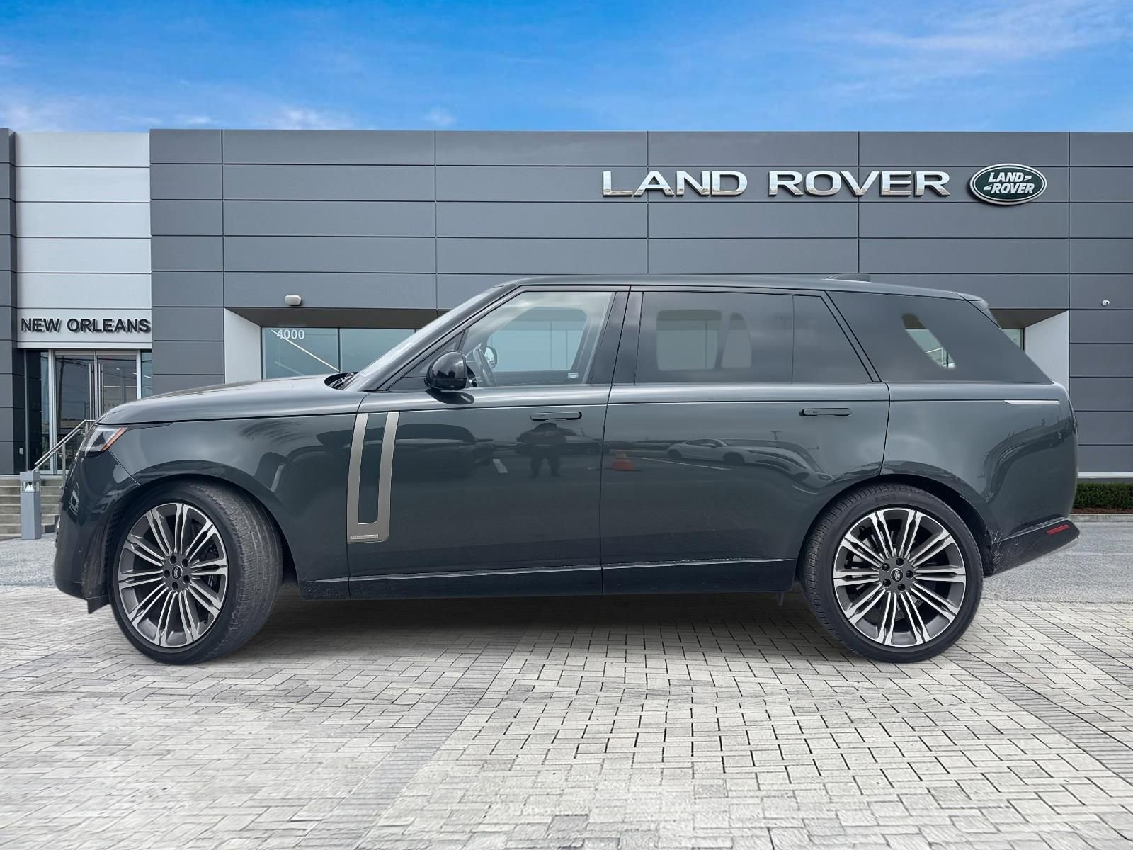 Used 2023 Land Rover Range Rover Long Wheelbase Autobiography AWD/4WD image 2