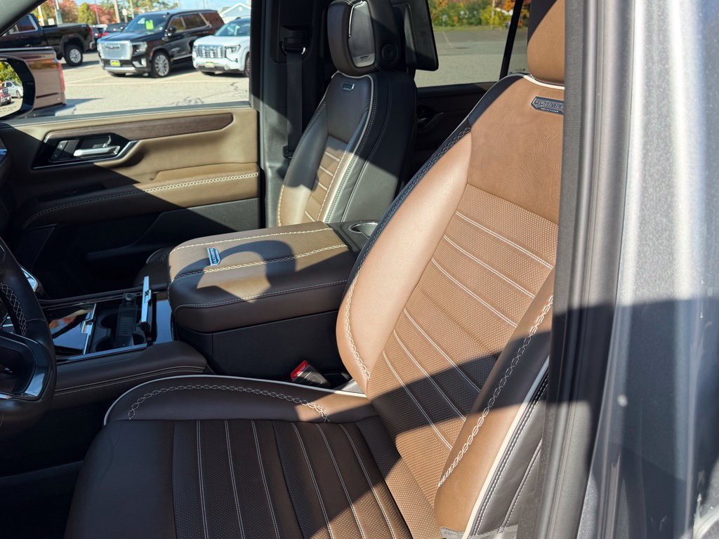 Used 2025 GMC Yukon XL Denali Ultimate AWD/4WD image 25
