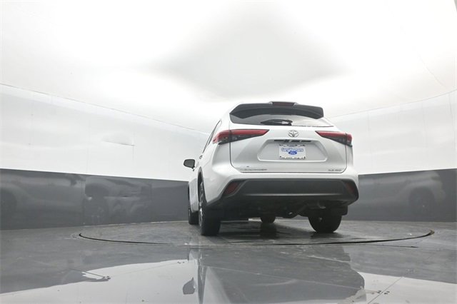 Used 2023 Toyota Highlander XLE image 32