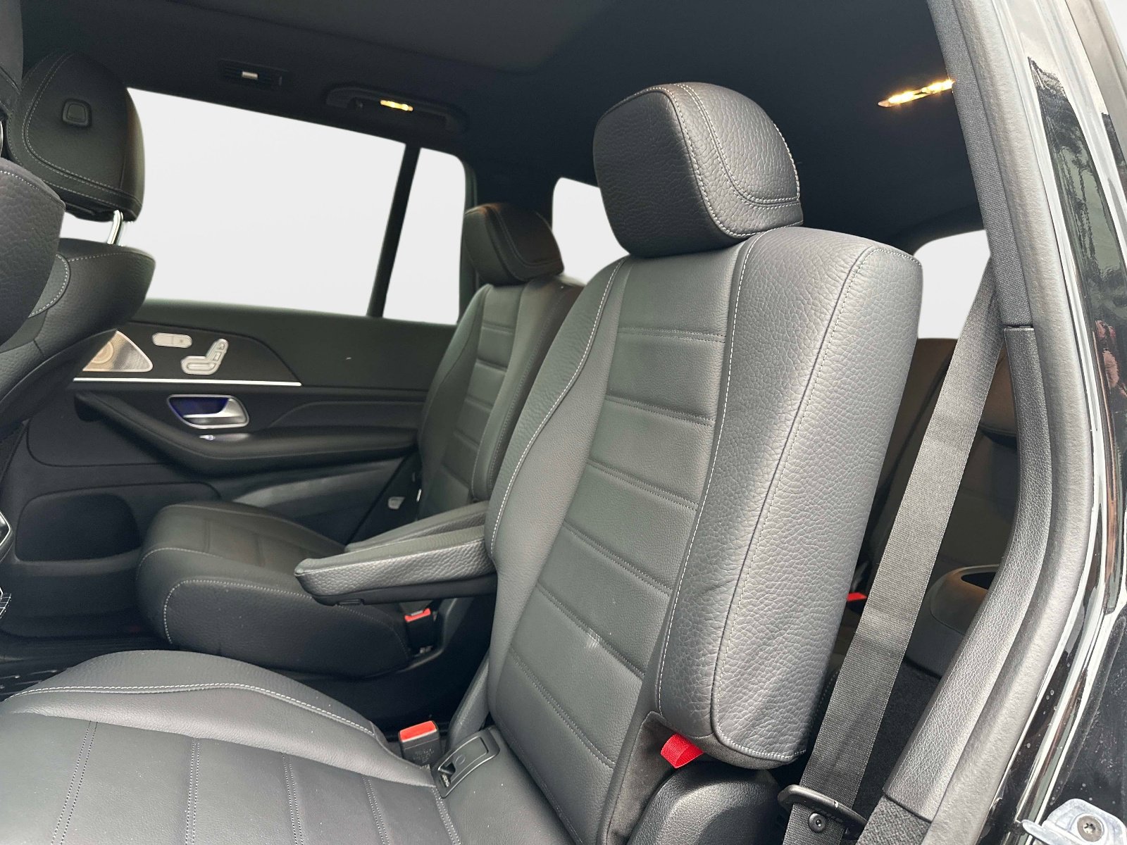 Used 2025 Mercedes-Benz GLS 580 4MATIC image 14