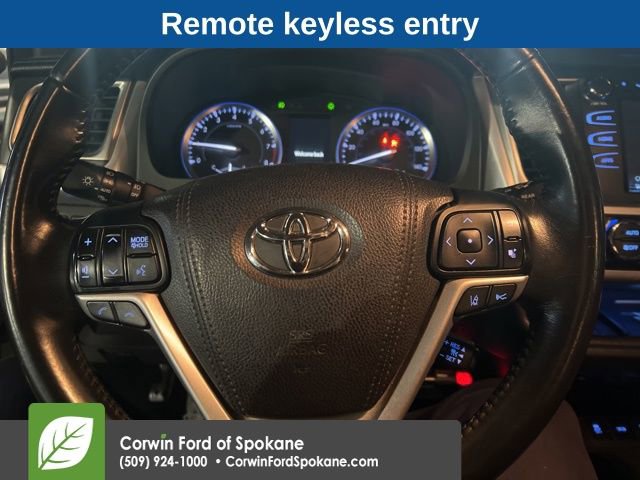 Used 2017 Toyota Highlander SE image 10