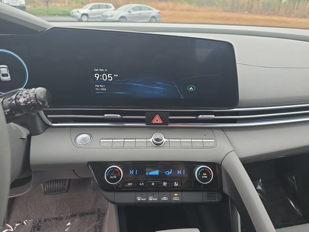 Used 2024 Hyundai Elantra SEL image 20