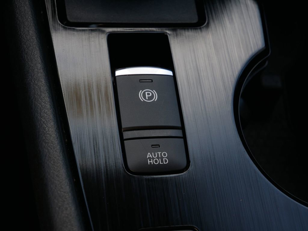 Used 2024 Nissan Rogue S image 23