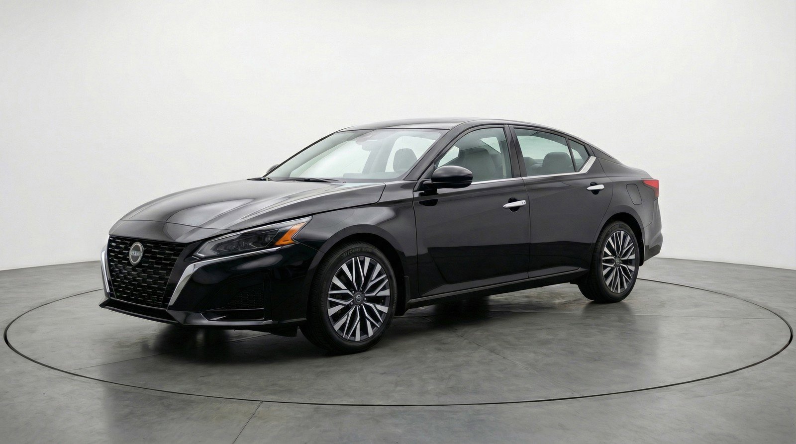 Used 2025 Nissan Altima 2.5 SV image 3