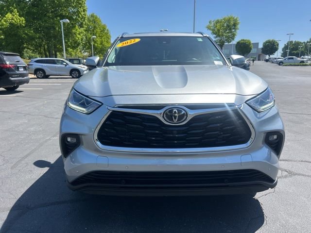 Used 2022 Toyota Highlander Limited FWD image 2