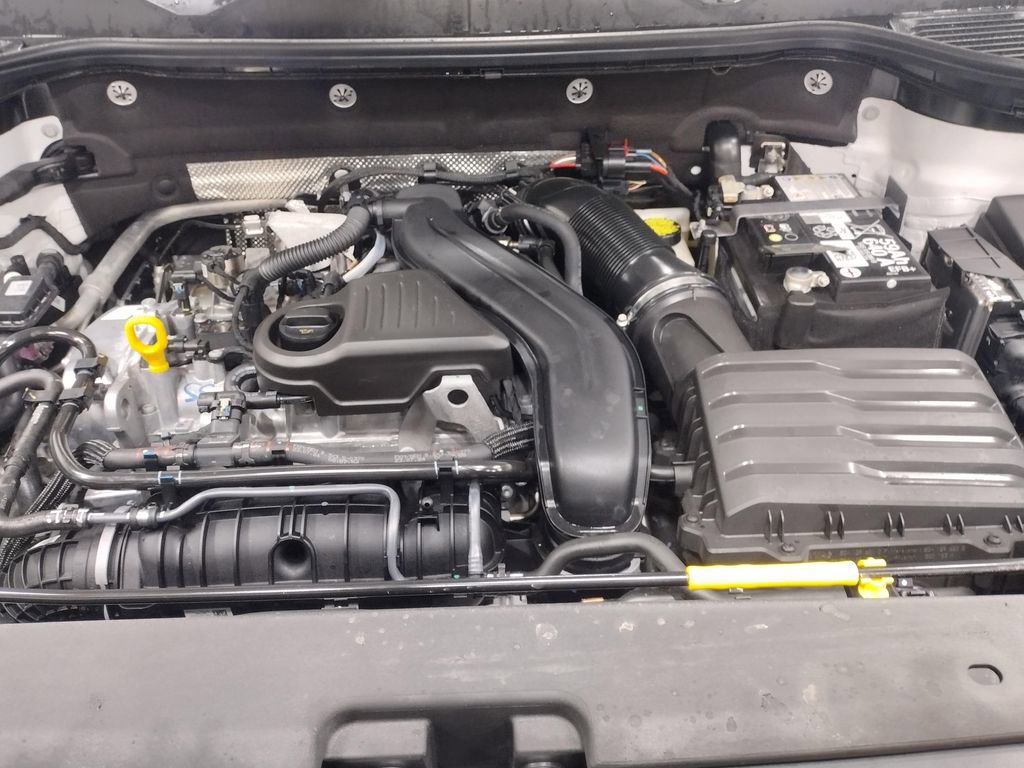 Used 2025 Volkswagen Taos SE image 9