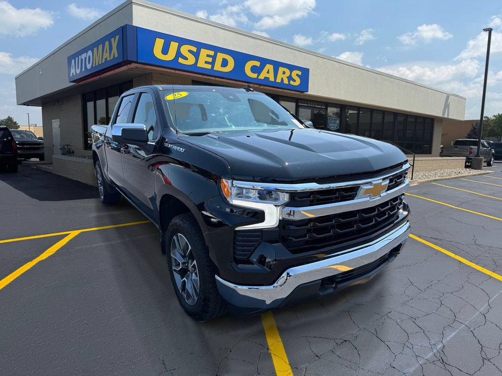 Used 2025 Chevrolet Silverado 1500 LT AWD/4WD image 4