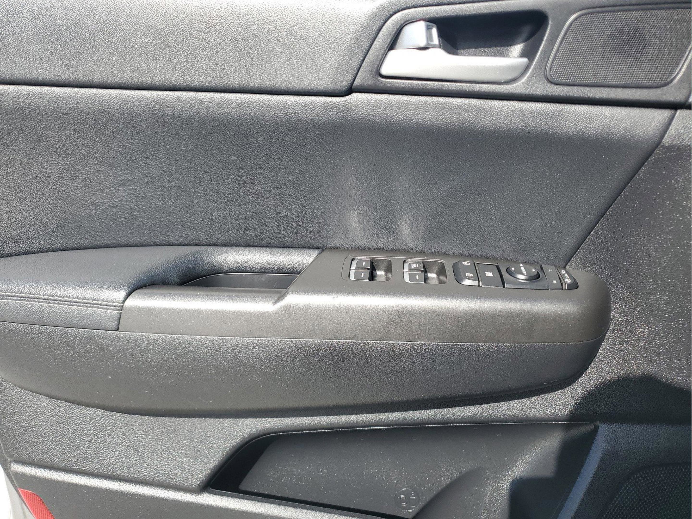 Used 2020 Kia Sportage S image 18