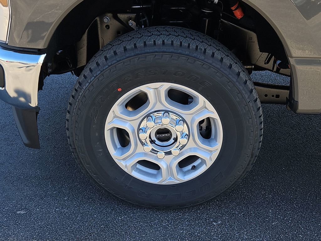 New 2026 Ford F250 XLT w/ FX4 Off-Road Package image 17