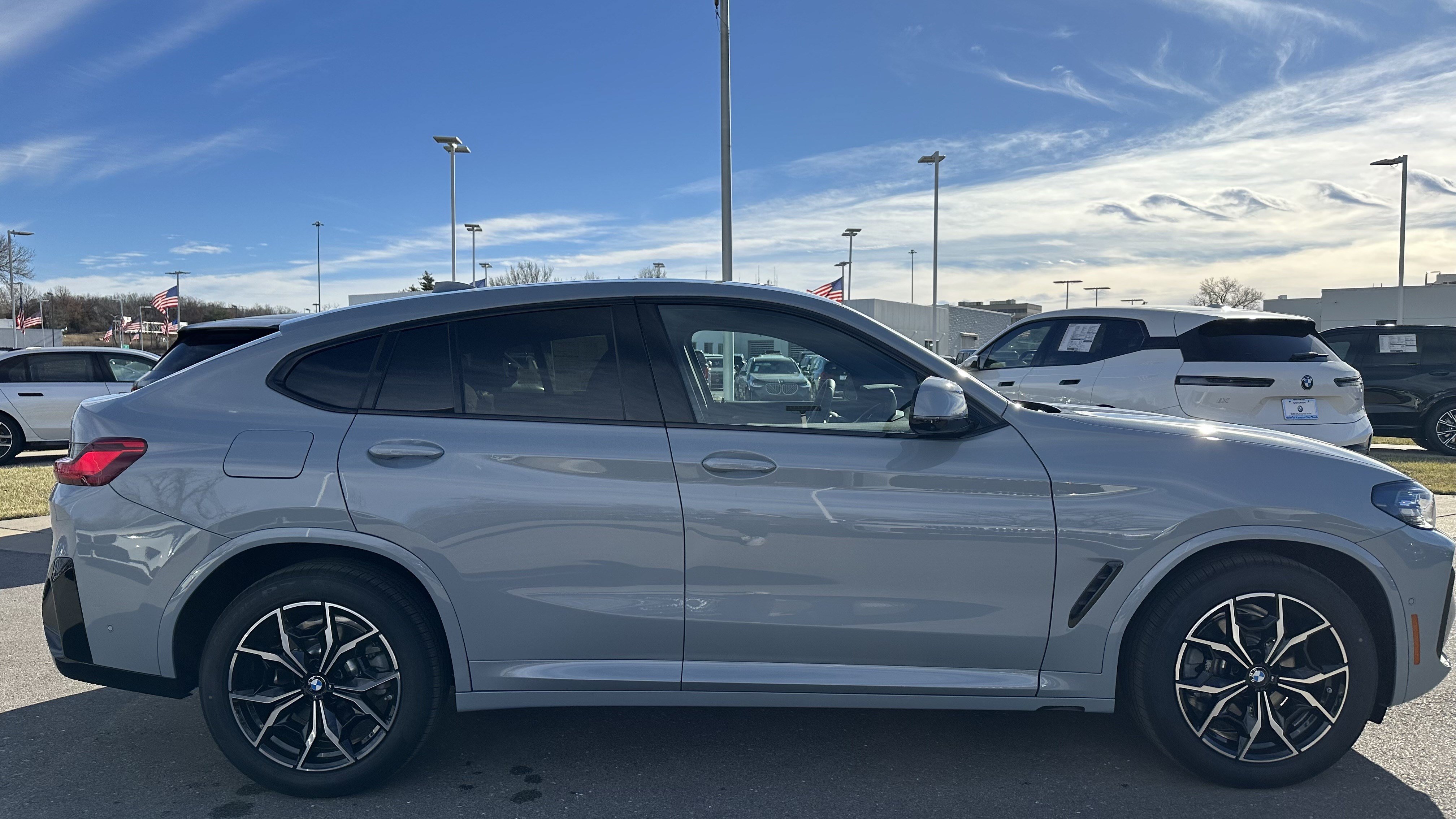 Used 2025 BMW X4 xDrive30i w/ Premium Package AWD/4WD image 11
