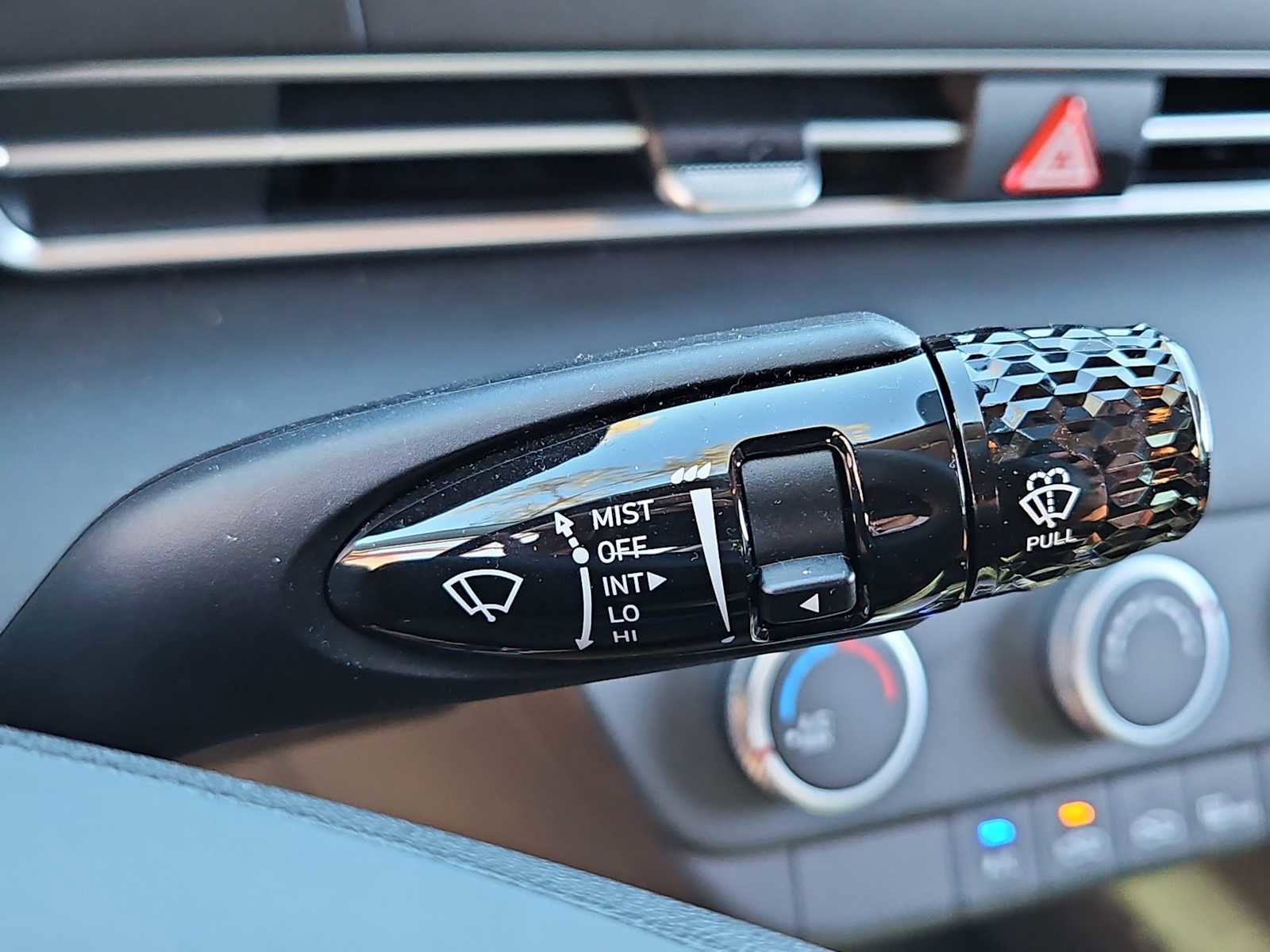 Certified 2025 Hyundai Elantra SE image 25