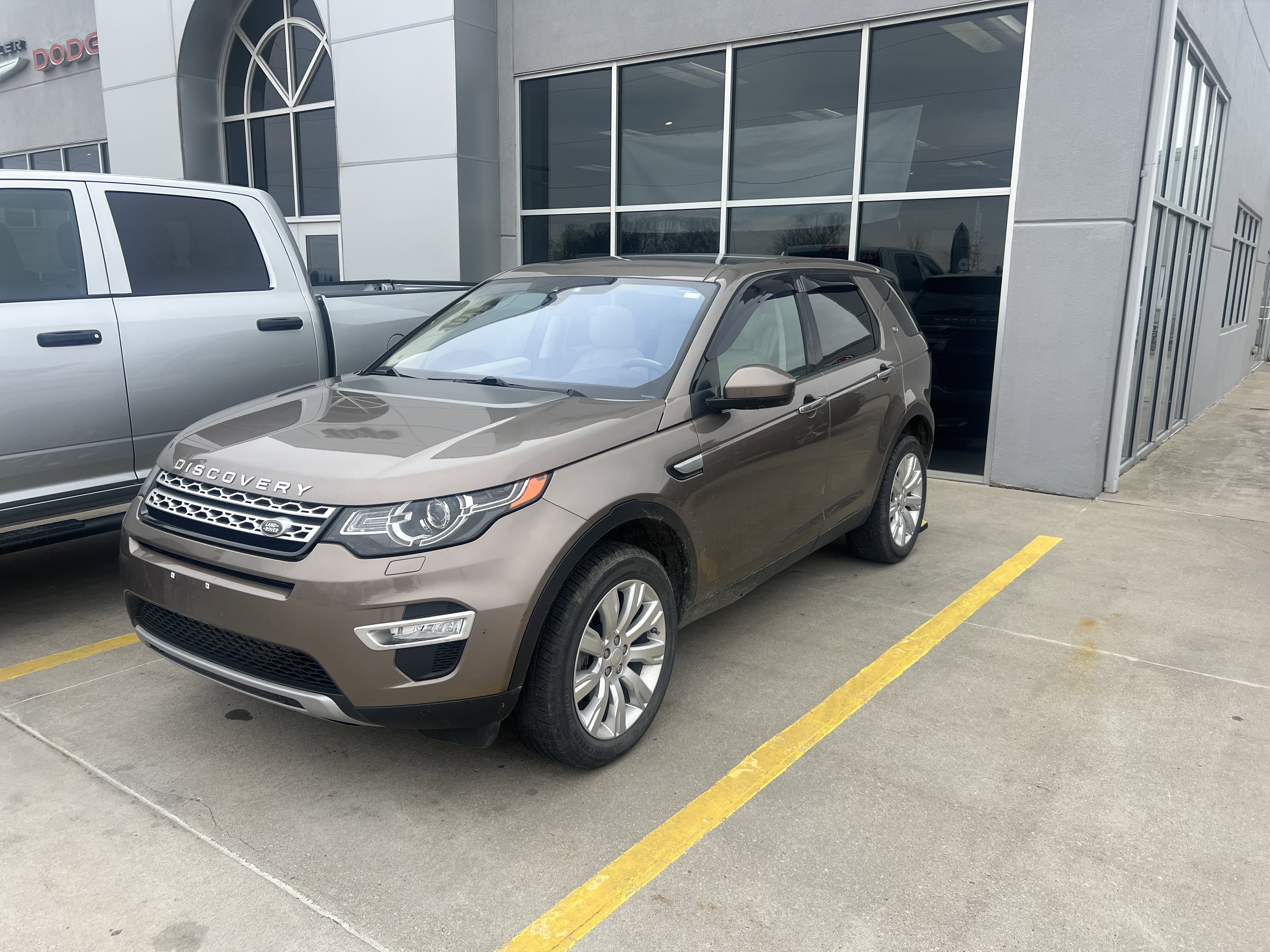 Used 2016 Land Rover Discovery Sport HSE Luxury image 2