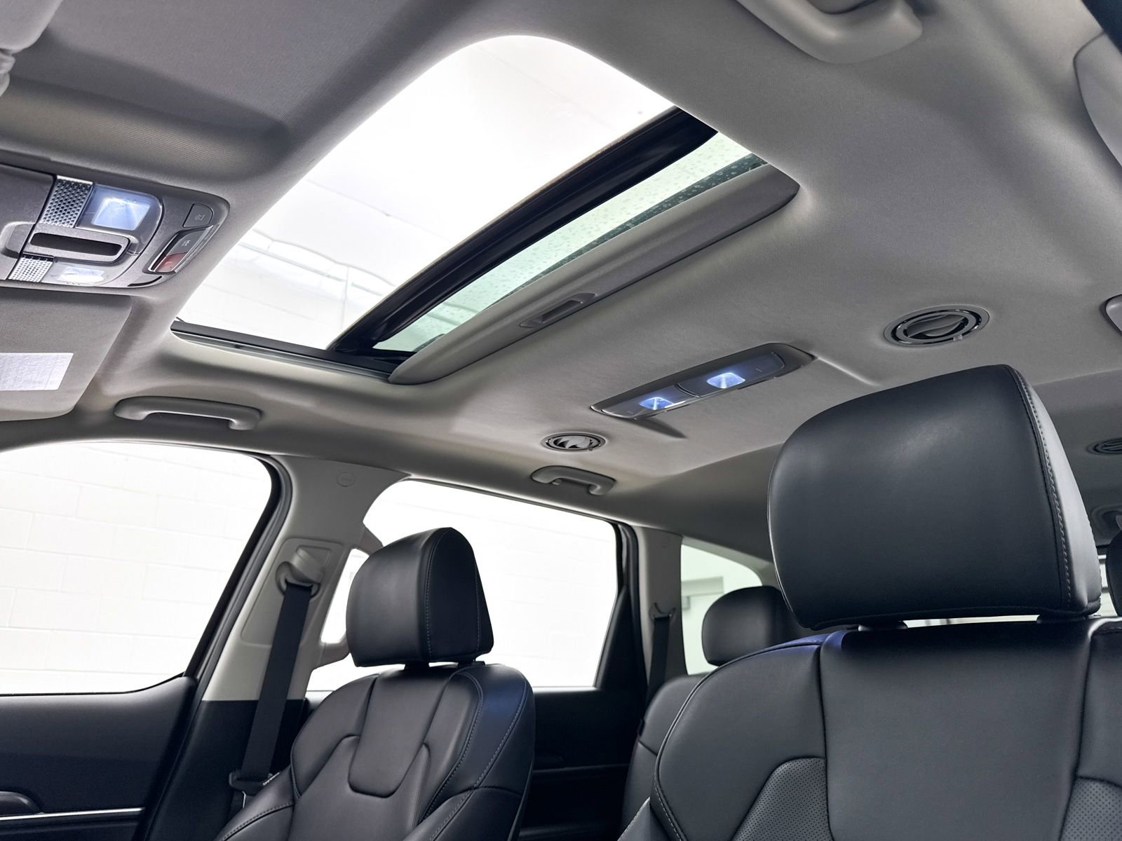 Certified 2025 Kia Telluride S image 3