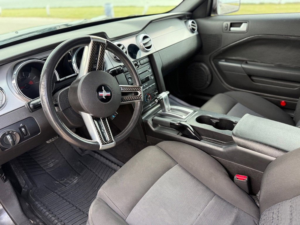 Used 2008 Ford Mustang Deluxe image 9