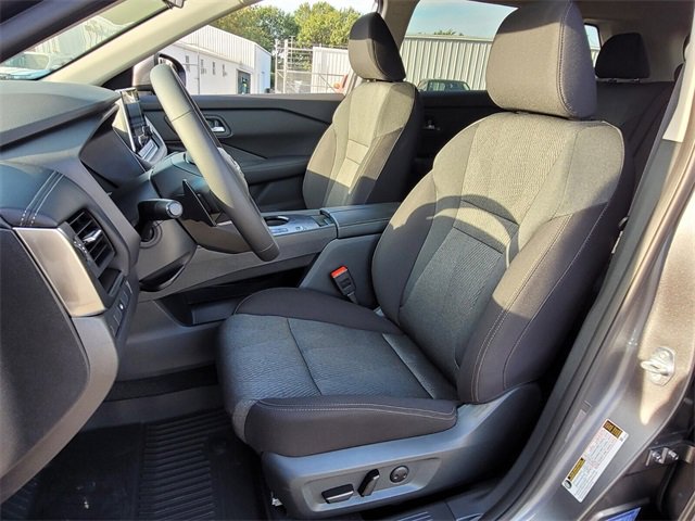 New 2025 Nissan Rogue SV image 5