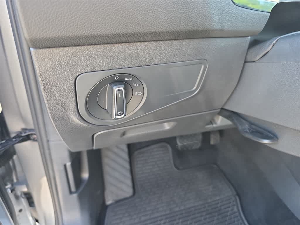 Used 2022 Volkswagen Tiguan SE AWD/4WD image 12
