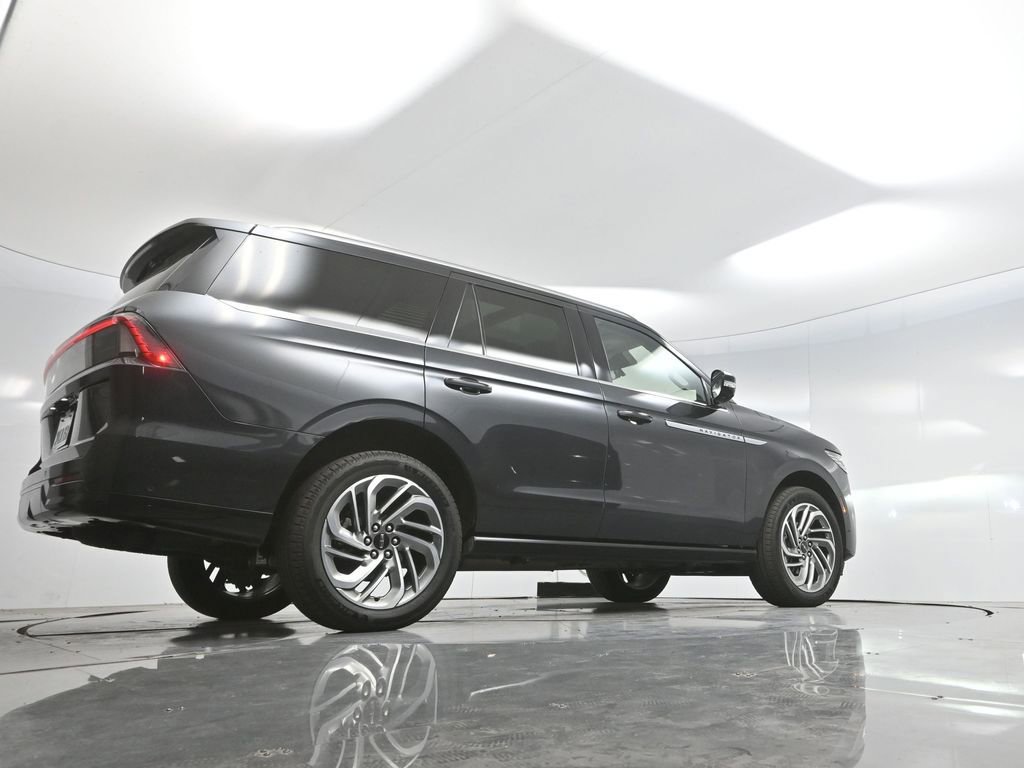 Used 2025 Lincoln Navigator Reserve image 56