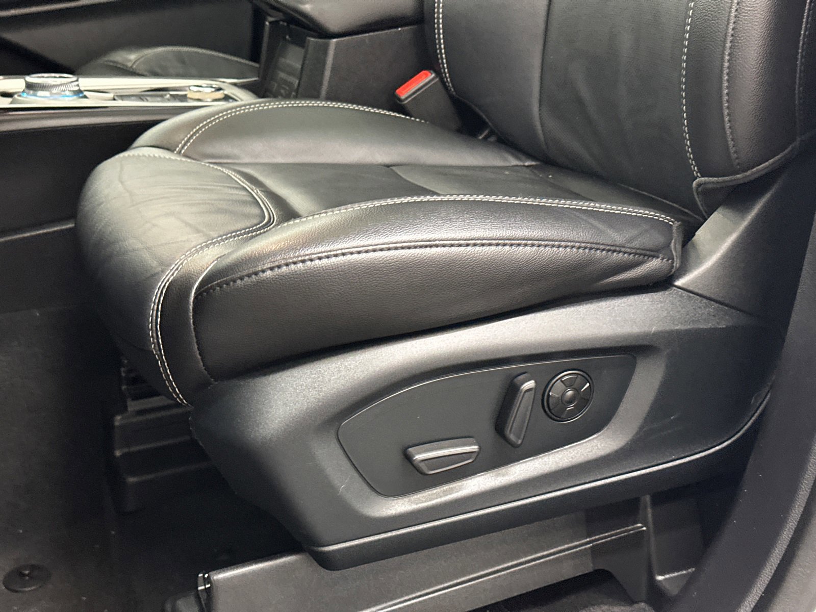 Used 2022 Ford Explorer ST w/ Equipment Group 401A image 15