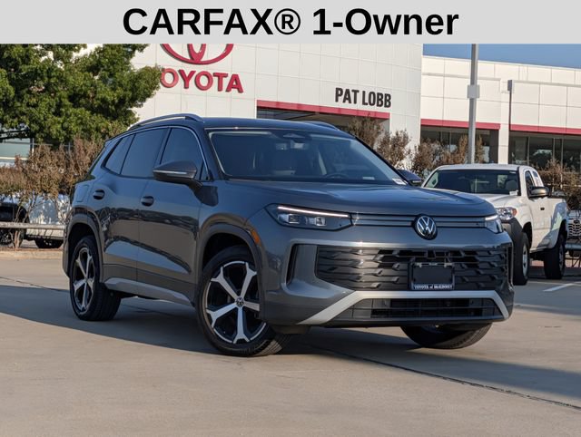 Used 2025 Volkswagen Tiguan SE FWD image 2