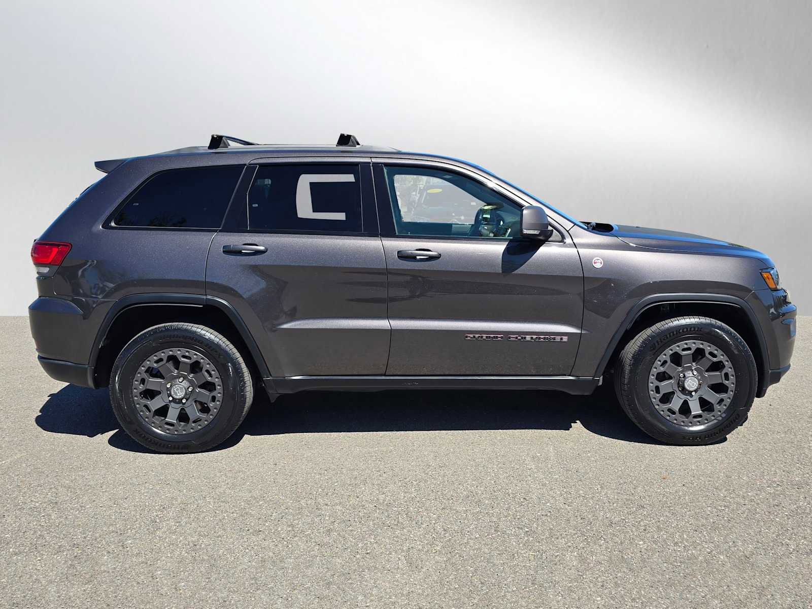 Used 2018 Jeep Grand Cherokee Trailhawk w/ Trailhawk Luxury Group image 2