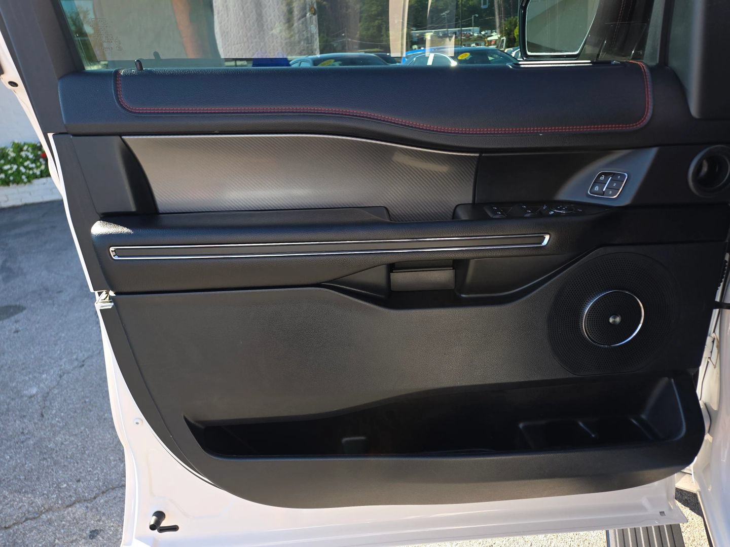 Used 2019 Ford Expedition Limited w/ Equipment Group 303A AWD/4WD image 13