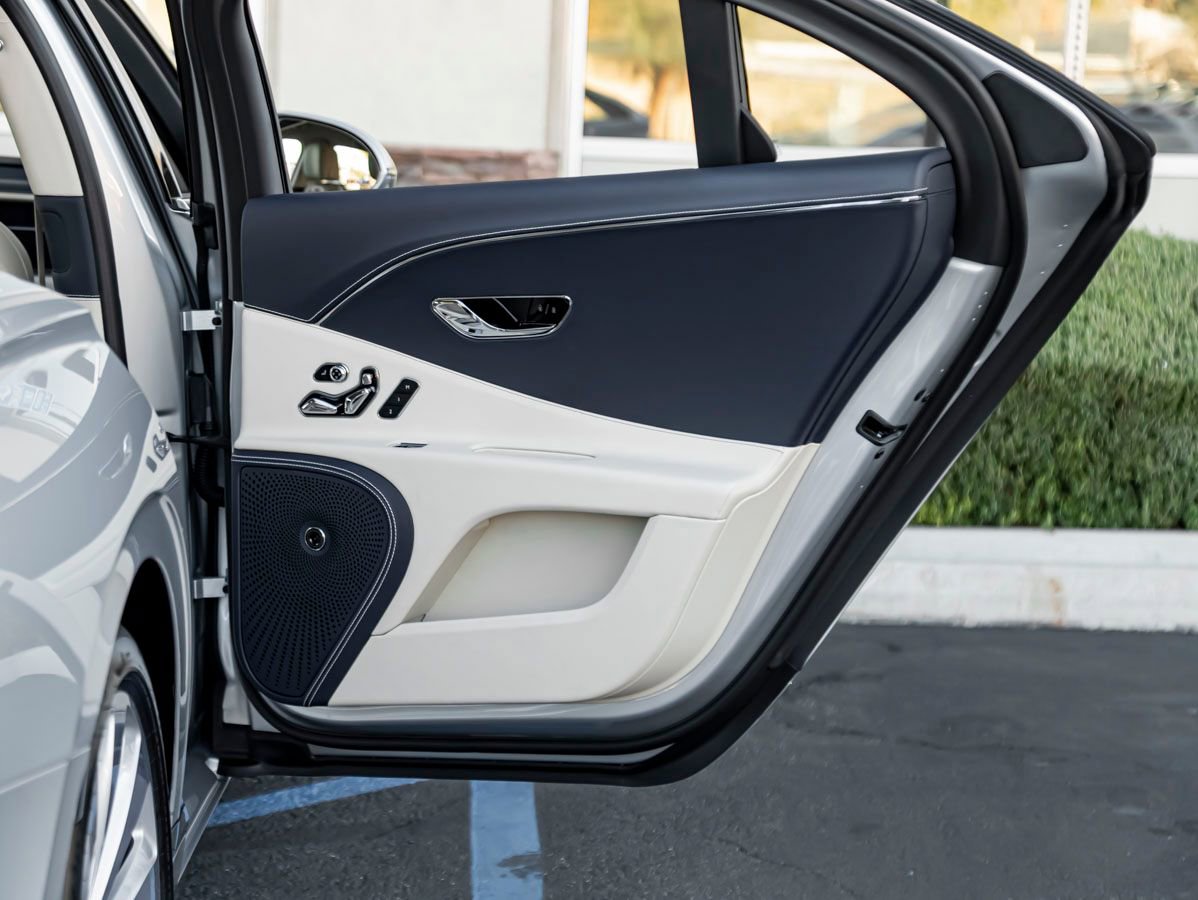 Used 2026 Bentley Flying Spur Plug-In Hybrid AWD/4WD image 29