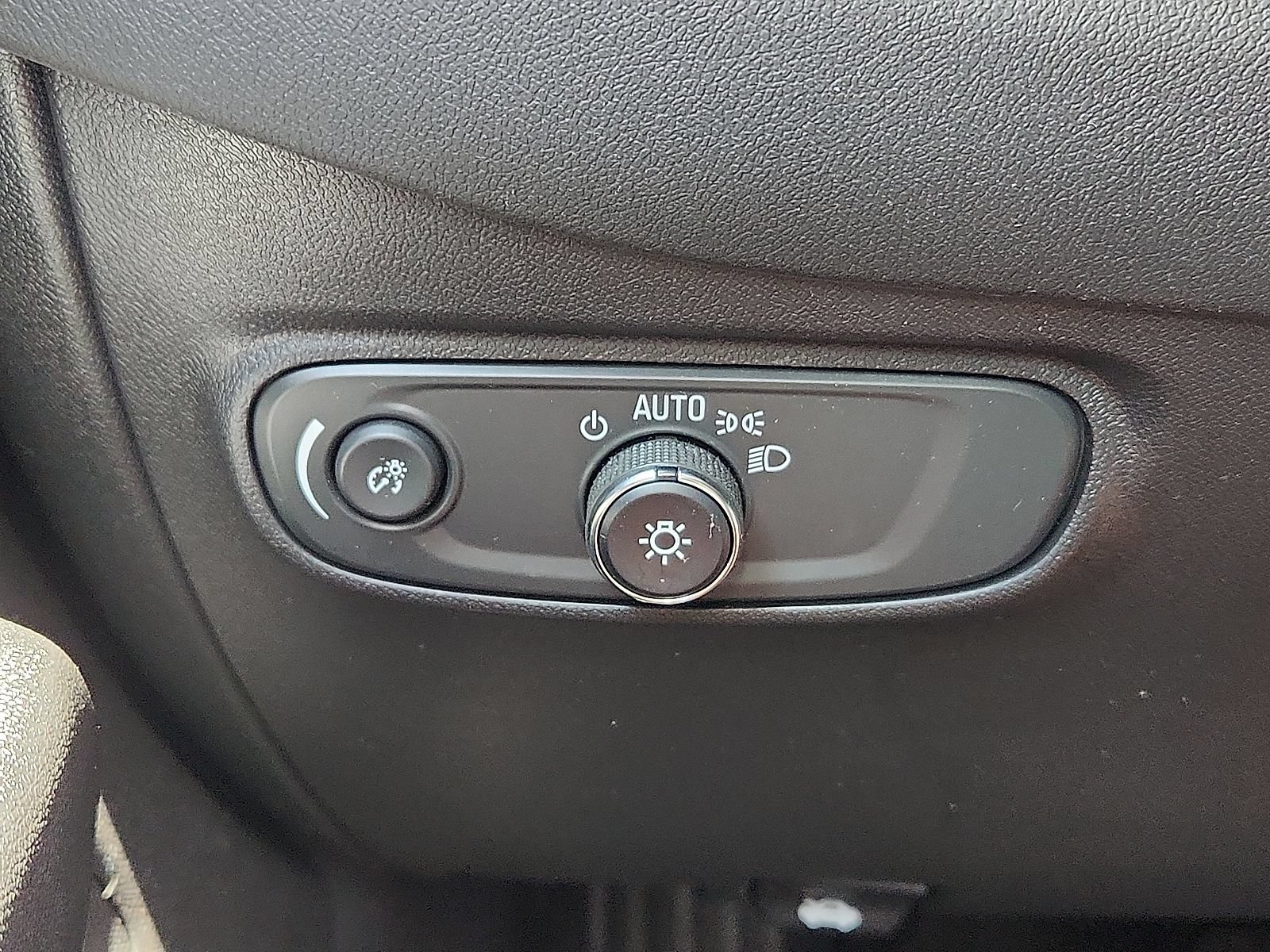 Used 2024 Chevrolet Equinox LT w/ LPO, Floor Liner Package FWD image 21