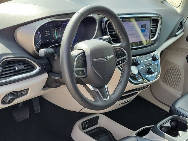 Used 2023 Chrysler Pacifica Touring-L FWD image 9