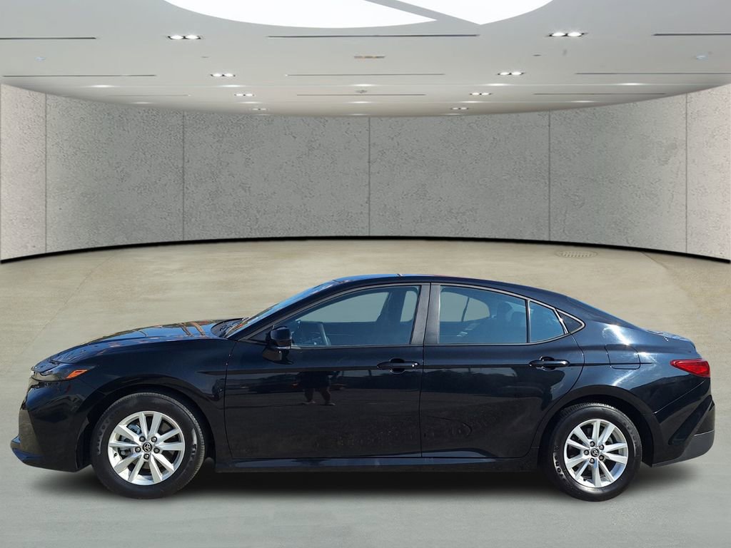 Used 2025 Toyota Camry LE image 2
