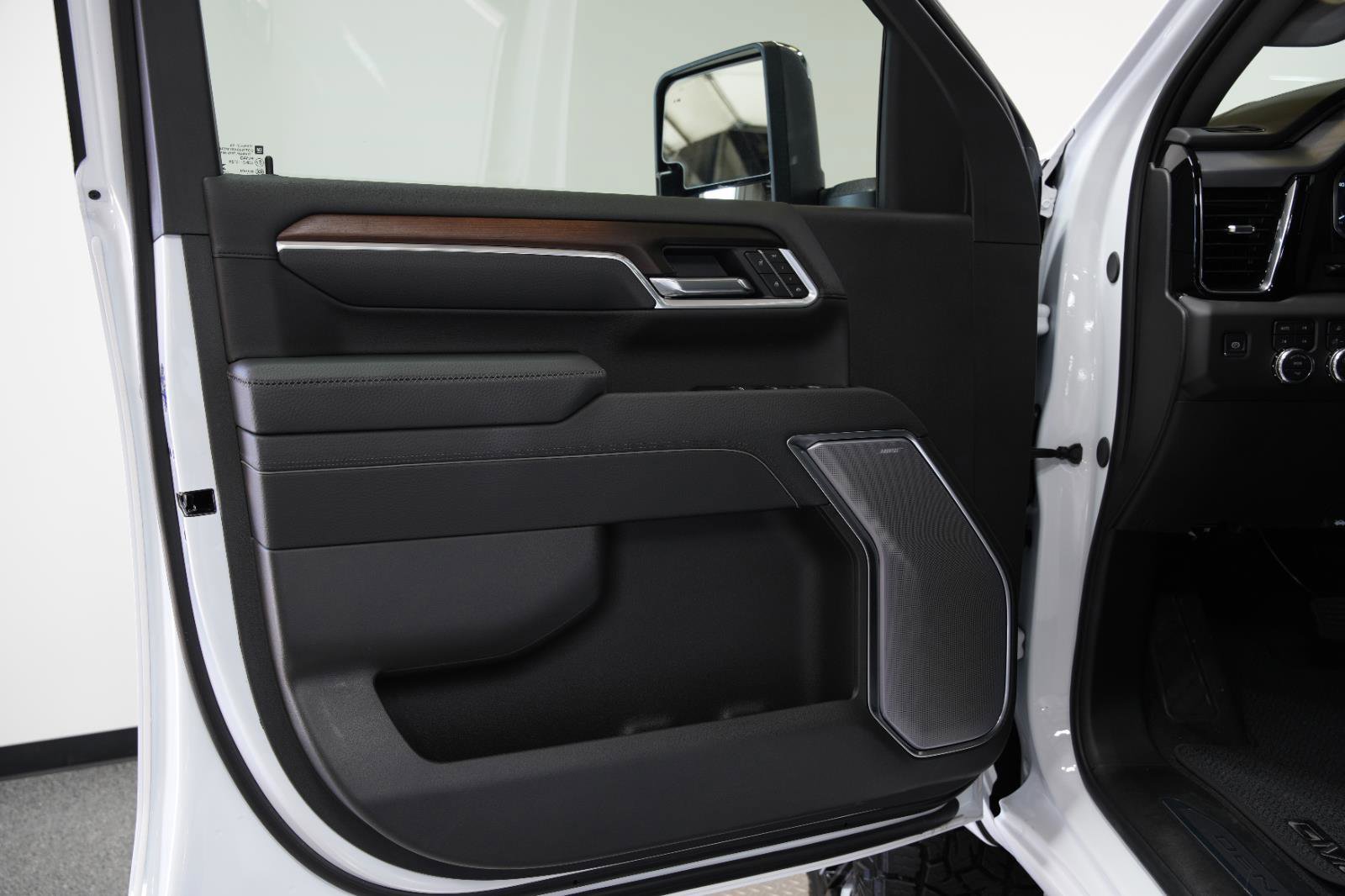 New 2025 GMC Sierra 2500 Denali w/ Denali Reserve Package image 27