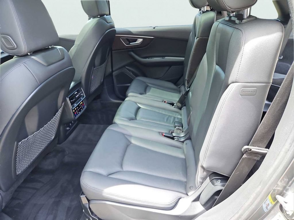 Used 2022 Audi Q7 2.0T Premium Plus w/ Premium Plus Package AWD/4WD image 34