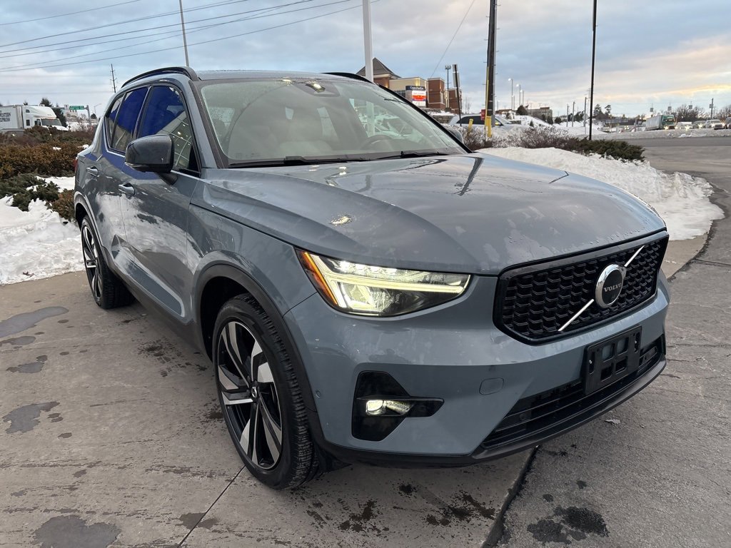 Certified 2023 Volvo XC40 B5 Plus w/ Protection Package Premier image 4
