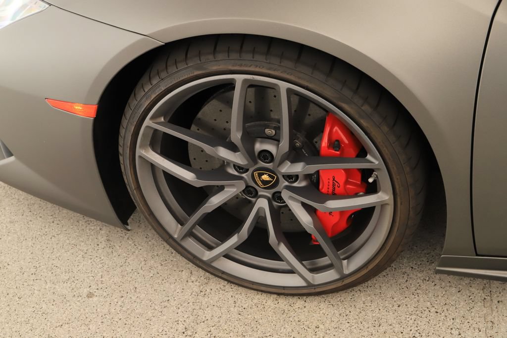 Used 2015 Lamborghini Huracan LP 610-4 AWD/4WD image 38