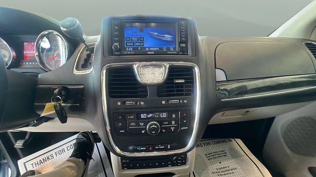 Used 2011 Chrysler Town & Country Touring-L w/ Entertainment Group #2 FWD image 13
