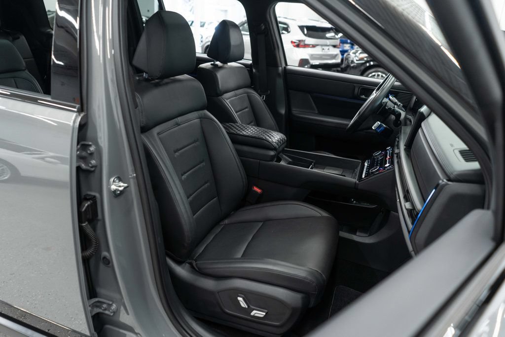 Used 2024 Hyundai Santa Fe Calligraphy AWD/4WD image 11