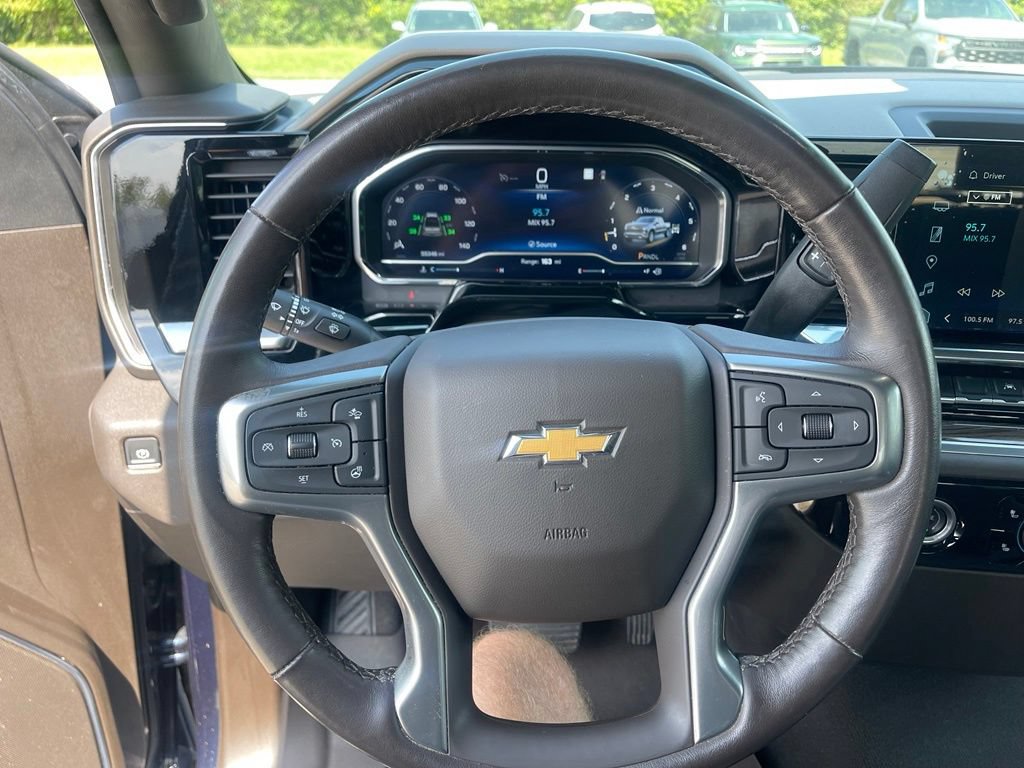 Used 2022 Chevrolet Silverado 1500 LT AWD/4WD image 10