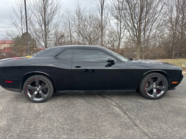 Used 2013 Dodge Challenger SXT image 2