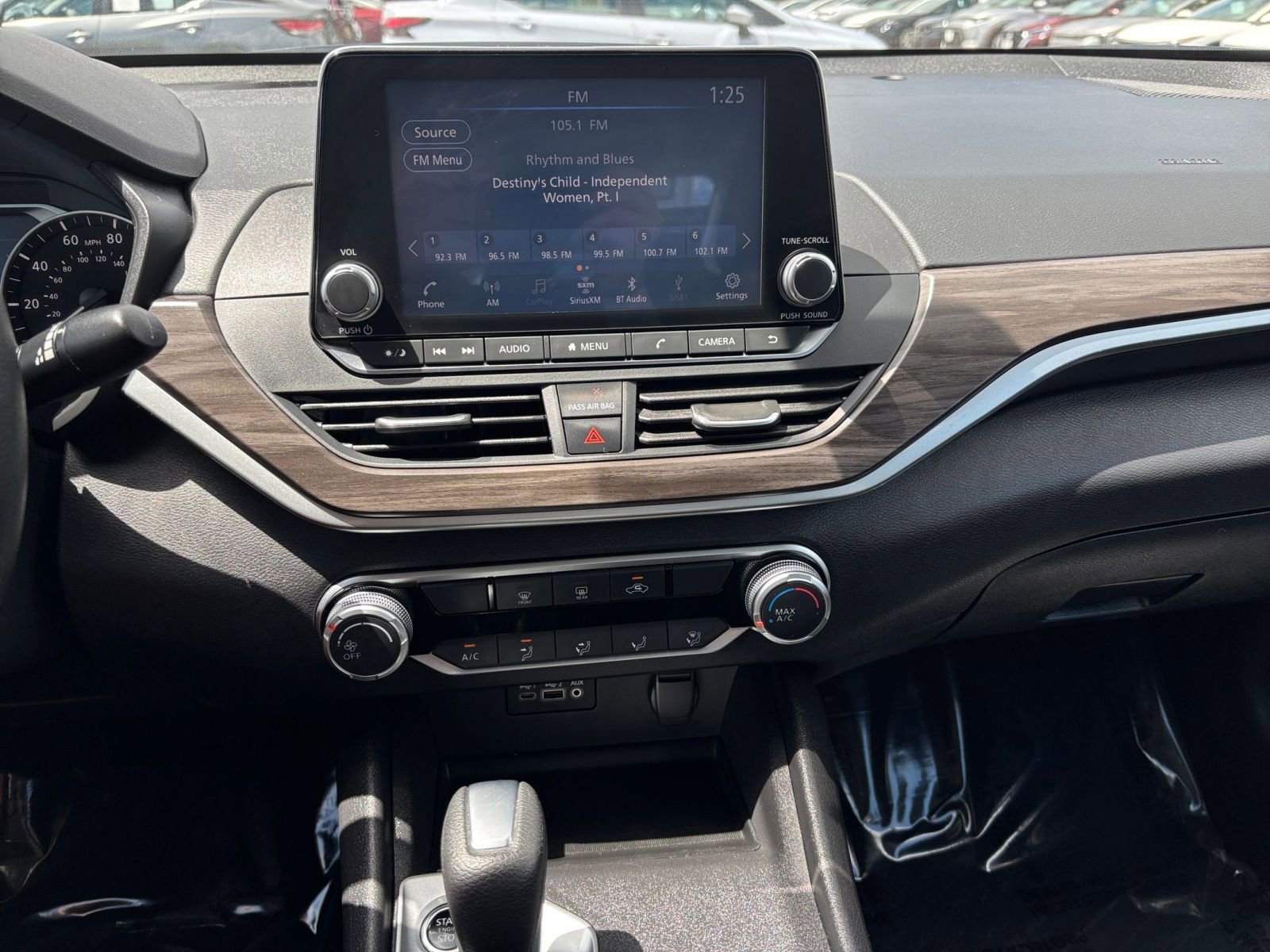 Used 2025 Nissan Altima 2.5 SV FWD image 17