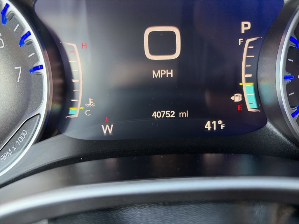 Used 2024 Chrysler Pacifica Touring-L image 17