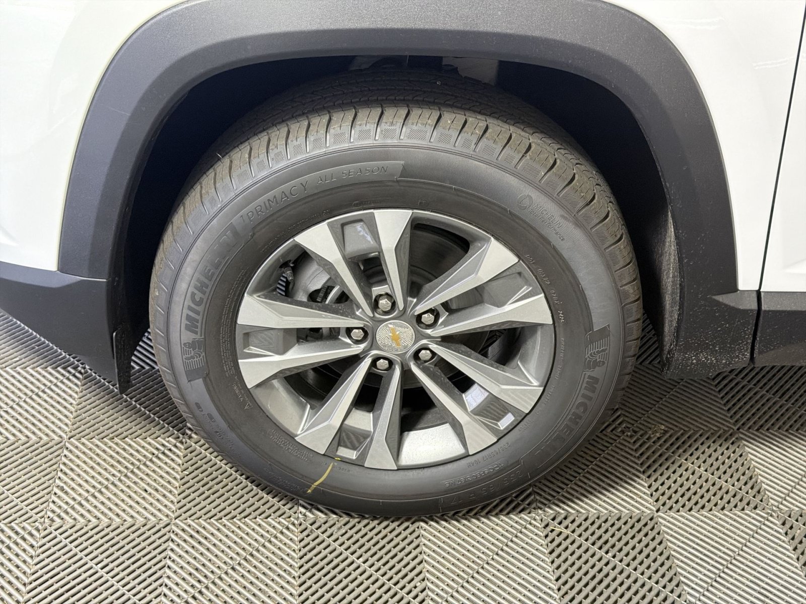 New 2027 Chevrolet Equinox LT w/ Safety and Technology Package AWD/4WD image 12