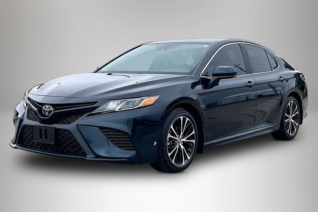 Used 2020 Toyota Camry SE FWD image 2
