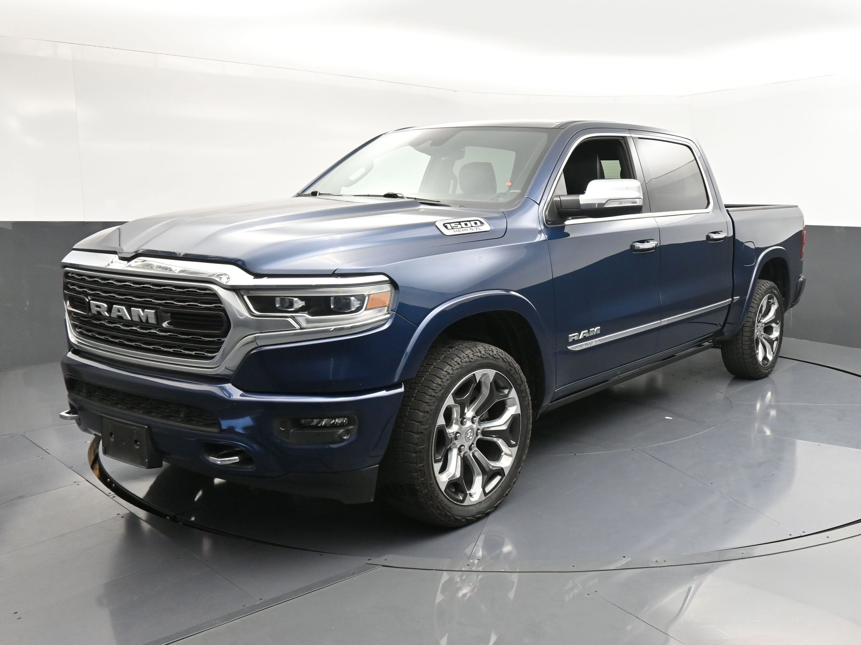 Used 2022 RAM 1500 Limited w/ Body Color Bumper Group image 4