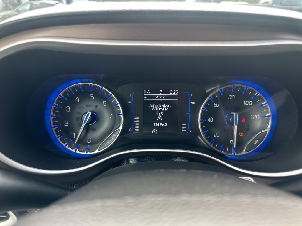 Used 2020 Chrysler Voyager Lxi FWD image 30